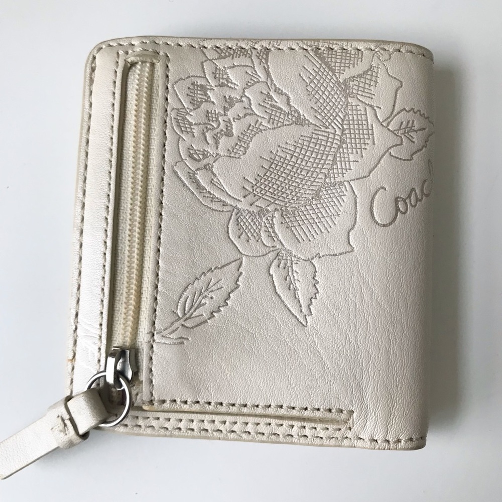 Coach Metallic Rose Embossed Leather Compact Wallet, Rare 2000’s - Picture 2 of 16